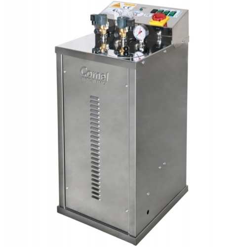 Wytwornica pary Comel FB/F 7l 6 kW INOX w stalowej obudowie. Widoczny manometr, dwa zawory oraz panel sterujący z przyciskiem awaryjnym. Produkt stoi na podłodze, z widocznymi otworami wentylacyjnymi z boku. Przeznaczona do podłączenia dwóch żelazek.