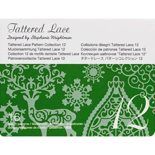 Zestaw do ploterów Brother Tattered Lace Collection 12 na zielonym tle, zawierający 16 wzorów świątecznych. Widoczne elementy to białe, ozdobne motywy, w tym choinki i płatki śniegu, oraz napis Tattered Lace z informacjami w różnych językach.