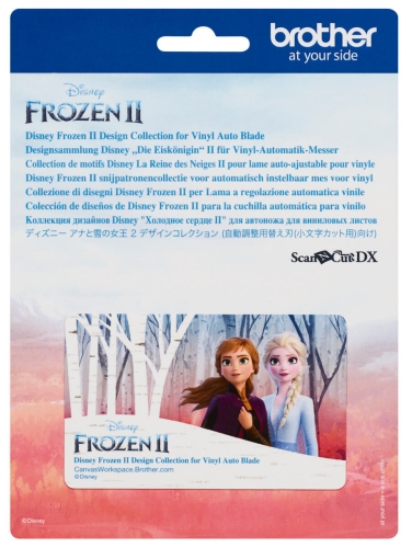 Kolekcja wzorów Disney Frozen II z grafiką przedstawiającą Annę i Elsę w lesie, z napisem Disney Frozen II Design Collection for Vinyl Auto Blade. Tło w odcieniach różu i niebieskiego, z białymi drzewami. Opakowanie z logo Disney.