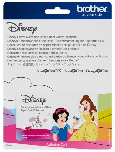 Kolekcja wzorów Disney Princess 2 CADSNP06 przedstawia aktywacyjną kartę z wizerunkami Śnieżki i Belli na kolorowym tle. Widoczne logo Disney, zamek oraz detale postaci. Karta umieszczona na jasnym tle z informacjami w różnych językach.