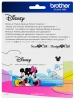 Karta aktywacyjna kolekcji wzorów Disney Applique, przedstawiająca Miki''ego i Minni w pastelowych kolorach. Na tle widoczne chmury i drzewa, z logo Disney u góry oraz informacjami w różnych językach.