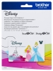 Karta aktywacyjna Disney Princess Paper Craft Collection 1 z ilustracjami księżniczek, w tym Różowej i Błękitnej, na tle zamku. Widoczny logo Disney oraz informacje w różnych językach. Zestaw do rękodzieła z serii ScanNCut.