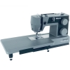 Maszyna do szycia Minerva HS1100 Heavy Duty w kolorze szarym, z wyraźnymi pokrętłami regulacyjnymi oraz dużym blatem roboczym. Ujęcie frontalne, z widoczną stopką i igłą. Na obudowie widoczny napis HEAVY DUTY HIGH SPEED 1100.