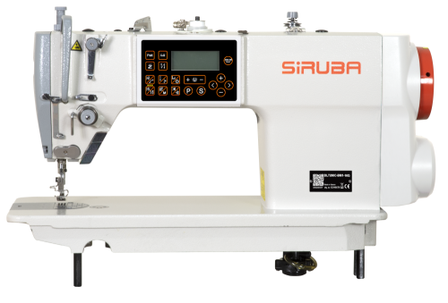 Stebnówka SIRUBA DL7200C-BM1-16Q w kolorze białym, z automatycznym systemem, 1-igłowa, przeznaczona do lekkich i średnich materiałów. Widoczny panel sterujący z wyświetlaczem oraz różnymi funkcjami szycia. Stojąca konstrukcja.