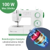 Maszyna do szycia TEXI FORCE w kolorze białym z zielonymi pokrętłami, moc silnika 100 W. Widoczny detal: igła i stopka. Na tle grafiki przedstawiającej silnik servo, podkreślająca nowoczesność i innowacyjność urządzenia.