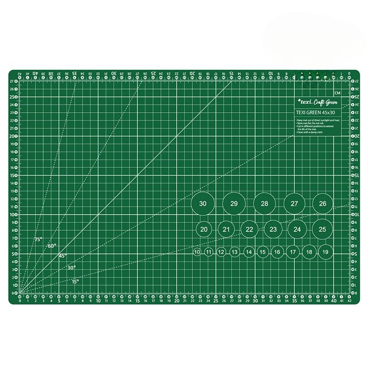 Zielona mata podkładowa TEXI GREEN 45x30 cm, samoregenerująca, z siatką milimetrową i kątami. Widoczne okręgi z numerami oraz linie pomocnicze do precyzyjnego cięcia. Ułożona na płasko, na jednolitym tle.