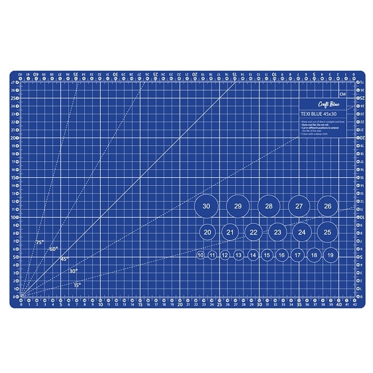 Mata podkładowa TEXI BLUE 45x30 cm, samoregenerująca, w kolorze niebieskim. Na powierzchni widoczne siatki z miarami i kąty, okręgi z numerami oraz logo. Ułożona na płasko, z wyraźnymi oznaczeniami centymetrowymi.