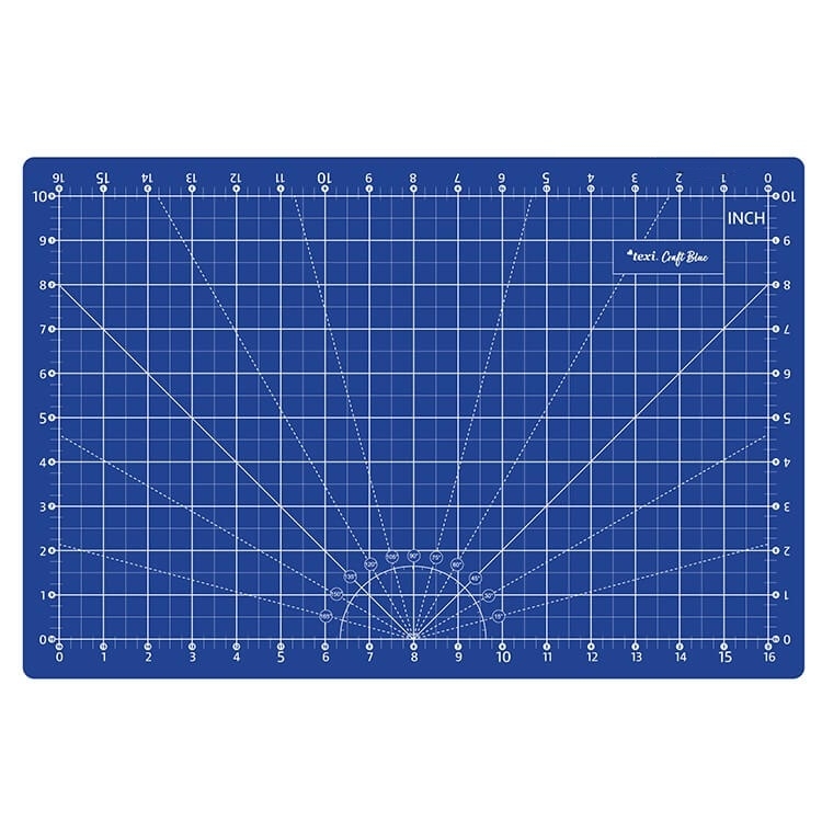 Mata podkładowa TEXI BLUE w kolorze niebieskim, o wymiarach 45x30 cm, z siatką pomiarową w calach. Na powierzchni znajdują się linie krzyżowe oraz oznaczenia promieni, idealna do precyzyjnego cięcia i pracy kreatywnej.