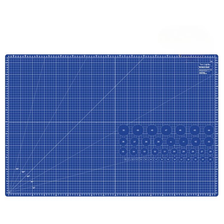 Mata podkładowa TEXI BLUE w kolorze niebieskim, samoregenerująca, o wymiarach 90x60 cm. Na powierzchni znajdują się linie siatkowe oraz okręgi z numerami, co ułatwia precyzyjne cięcia i pomiary. Produkt leży na płasko na jednolitym tle.