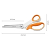 Nożyczki krawieckie Fiskars ZygZak SoftGrip o długości 23 cm, z ząbkowanym ostrzem. Rękojeść w kolorze pomarańczowym i białym, z ergonomicznym uchwytem. Wymiary: 24,2 cm długości, 10,4 cm szerokości, 9,2 cm wysokości.