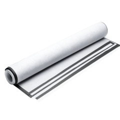 Stabilizator HaftMaster w postaci rolki z ośmioma arkuszami A3. Materiał w kolorze białym z czarnymi liniami, w pozycji leżącej, z widoczną strukturą. Idealny do hafciarstwa, dostosowany do maszyn.