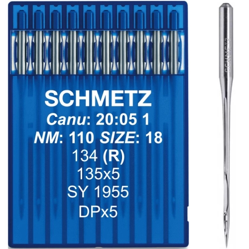 Igły Schmetz 110 z okrągłą kolbą DPx5 135x5 w niebieskim opakowaniu, zawierające 10 igieł. Widoczny napis SCHMETZ oraz szczegóły dotyczące rozmiaru (110) i typu (DPx5). Igła po prawej stronie, metaliczna, z wyraźnym zakończeniem.