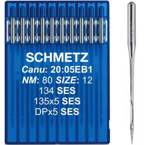Igły Schmetz 80 w niebieskim opakowaniu, z grubą kolbą 135x5 SES. Widoczne napisy: SCHMETZ, NM: 80, SIZE: 12, 134 SES, 135x5 SES, DPx5 SES. Jedna igła wystaje z opakowania, pozostałe są w rowkach.