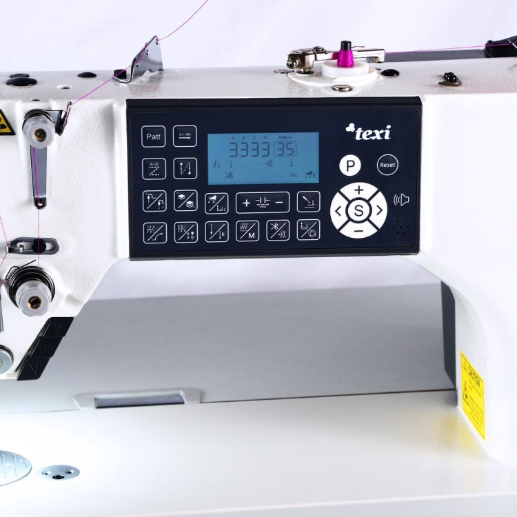 Stebnówka TEXI TRONIC 6F PREMIUM EX, 1-igłowa, z wyświetlaczem LCD i panelem sterującym, w kolorze białym. Widoczne elementy: pokrętła, przyciski funkcyjne i miejsce na szpulkę. Maszyna ustawiona frontalnie, na białym tle.
