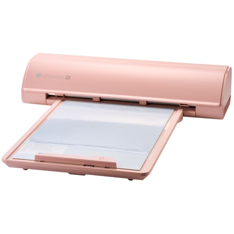 Ploter tnący Silhouette CAMEO5a (Alpha) w kolorze różowym, z otwartą tacką do cięcia. Widok frontalny, z widoczną powierzchnią roboczą i logo producenta. Elegancki, nowoczesny design z zaokrąglonymi krawędziami.
