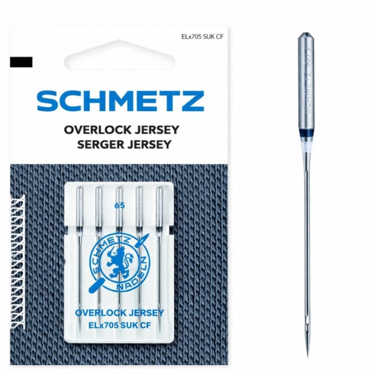 Igły półpłaskie Schmetz ELx705 SUK CF do coverloków, opakowanie z pięcioma igłami o długości 65 mm. Widoczne logo Schmetz, na białym tle z niebieskimi napisami. Igły mają metaliczny kolor, wystająca końcówka jest cienka i precyzyjna.