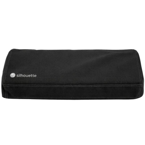 Czarne etui do ploterów Silhouette Cameo 4, prostokątne, z logo Silhouette. Wykonane z materiału o gładkiej fakturze, zamknięte, z widocznymi szwami. Ułożone poziomo na jednolitym tle.