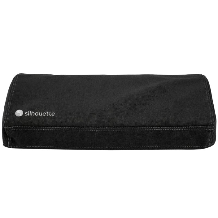 Czarne etui do ploterów Silhouette Cameo 4, prostokątne, z logo Silhouette. Wykonane z materiału o gładkiej fakturze, zamknięte, z widocznymi szwami. Ułożone poziomo na jednolitym tle.