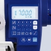 Panel sterujący stebnówki JUKI DDL-7000AS z wyświetlaczem LCD, przyciski funkcyjne, symboli szycia, ustawienia prędkości oraz opcji automatycznych. Dominujący kolor niebieski, z czytelnymi oznaczeniami.