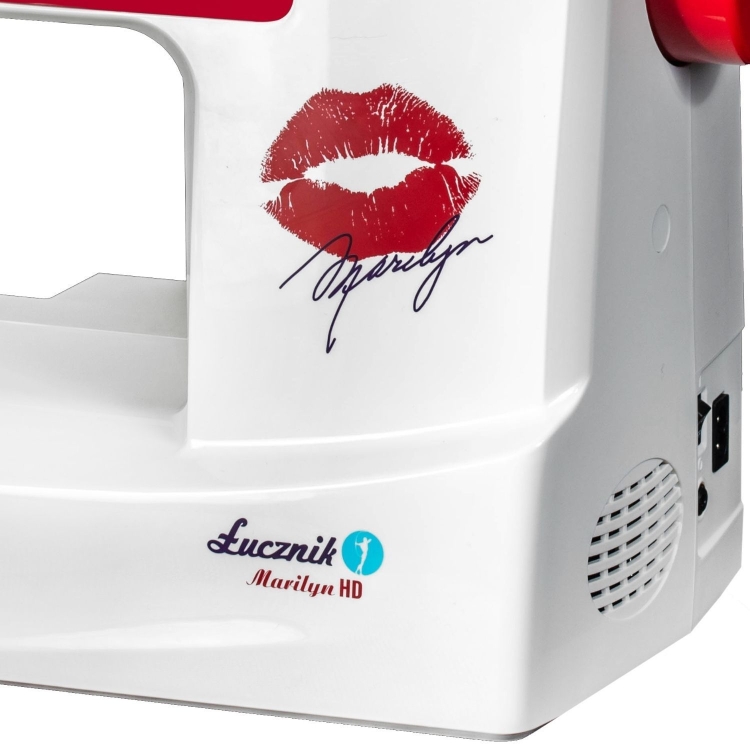 Elektroniczna maszyna do szycia Łucznik Marilyn HD oferuje 99 programów, wyświetlacz LCD i mocną budowę. Doskonała do szycia jeansu, zasłon czy elementów dekoracyjnych.