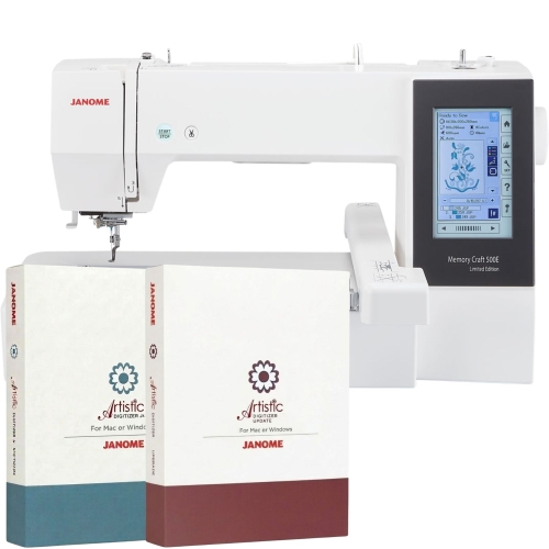 Hafciarka Janome MC500E LE w kolorze białym z ekranem dotykowym, do haftowania. W zestawie program Artistic Digitizer Jr + rozszerzenie. Widoczna jest również instrukcja w białym opakowaniu z zielonym wzorem. Produkt stoi na płaskiej powierzchni.
