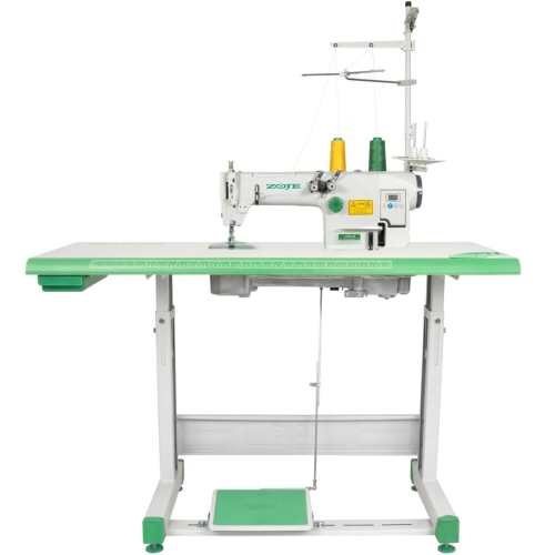 2-igłowa stebnówka łańcuszkowa ZOJE ZJ3800-BD/02 Z SET. Wyposażona w energooszczędny silnik AC Servo Direct Drive wbudowany w główkę. Maszyna posiada zintegrowane oświetlenie LED oraz automatyczne pozycjonowanie igieł. Rozstaw igieł wynosi 6,4 mm.