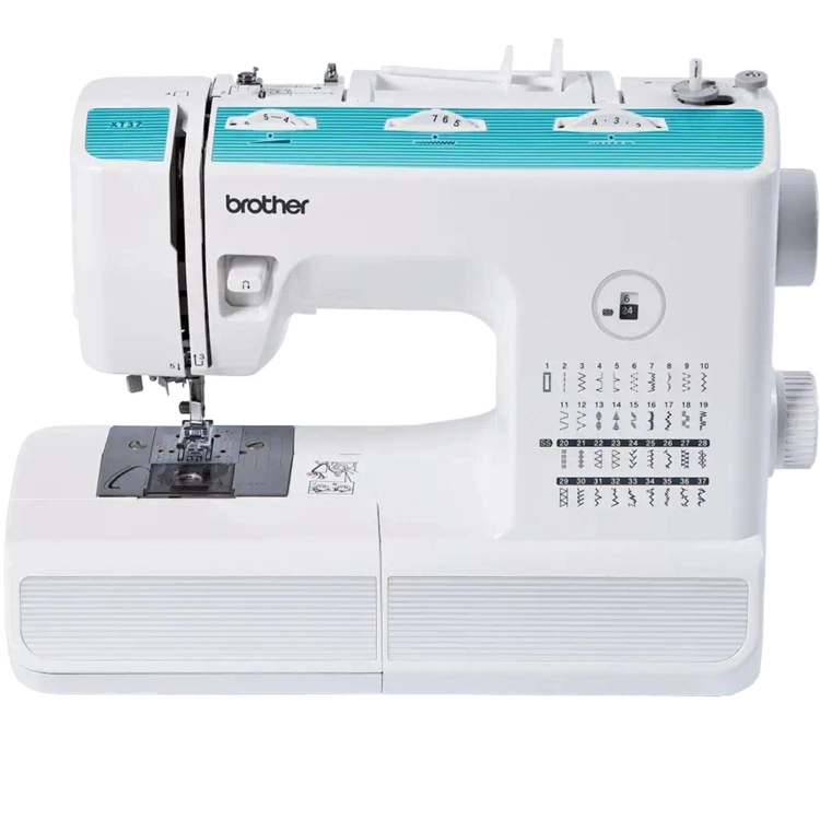 Maszyna do szycia Brother XT37 z dołączonym stołem powiększającym zapewnia większą wygodę pracy przy większych elementach materiału. Model wyposażono w 37 ściegów, chwytacz rotacyjny, regulację długości i szerokości ściegu oraz wolne ramię.