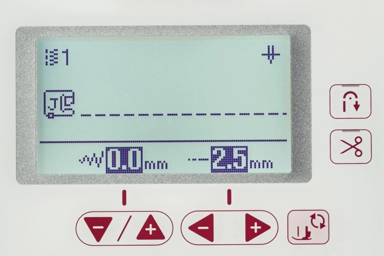 Panel maszyny do szycia Brother NV1040 SE z wyświetlaczem LCD, przyciskami do wyboru ściegów i regulacji długości. Widoczne różne wzory ściegów na klawiaturze oraz oznaczenia. Kolor biały z różowymi detalami.