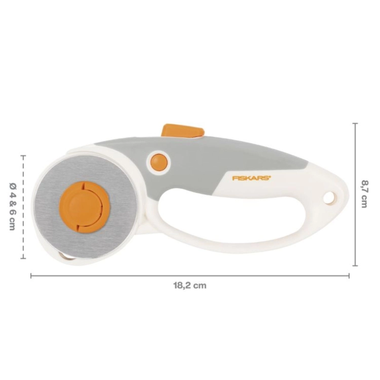 Wygodne i precyzyjne cięcie tkaniny na macie krojczej przy użyciu noża krążkowego Fiskars Loop i liniału. Ergonomiczna rączka minimalizuje zmęczenie dłoni. Zobacz, jak łatwo uzyskać idealnie proste krawędzie w swoich projektach DIY.
