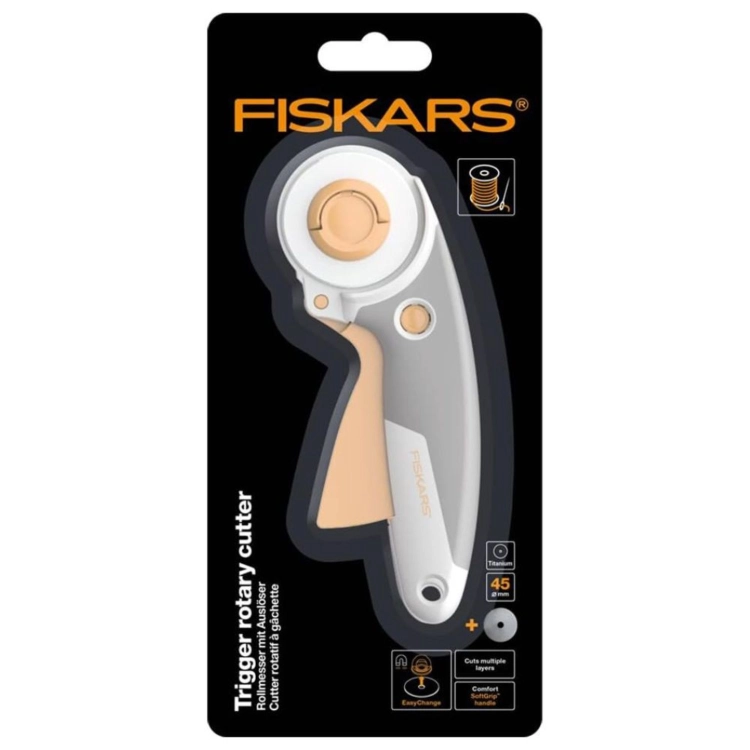 Oryginalnie zapakowany nóż krawiecki Fiskars Trigger Rotary Cutter z ostrzem 45 mm z powłoką tytanową. Zestaw gotowy do użycia, zawierający profesjonalne narzędzie z ergonomicznym uchwytem SoftGrip i bezpieczną blokadą tnącą.