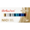 Zestaw 6 metalicznych nici do szycia Ariadna w odcieniach złotym, srebrnym, niebieskim i czerwonym, umieszczonych w opakowaniu. Nici w dwóch grubościach: 30N/150m i 40N/250m, o błyszczącej fakturze, idealne do dekoracyjnych szycia.