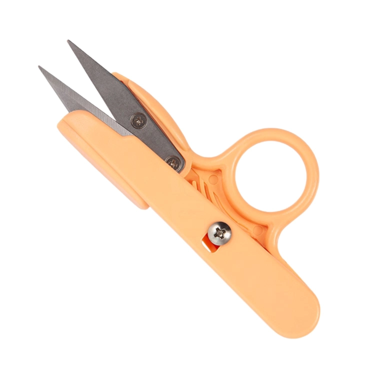 Obcinaczki do nitek w kolorze pomarańczowym o długości 12 cm, z metalowymi ostrzami. Uchwyt z otworem na palec, zapewniający wygodne użytkowanie. Produkt leży na białym tle, pokazując szczegóły konstrukcji i materiałów.