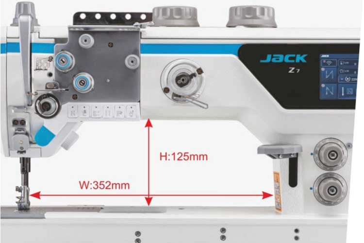 Przemysłowa stebnówka JACK Z7-18100 z zaznaczoną przestrzenią roboczą o szerokości 352 mm i wysokości 125 mm. Duży prześwit ułatwia układanie pod głowicą obszernych elementów tapicerskich i pokrowców.