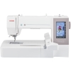 Hafciarka Janome MC550E LE w kolorze białym, z ekranem dotykowym i przyciskami sterującymi. Widoczny mechanizm szycia z igłą oraz panel z opcjami haftowania. Produkt złożony, na jednolitym tle.