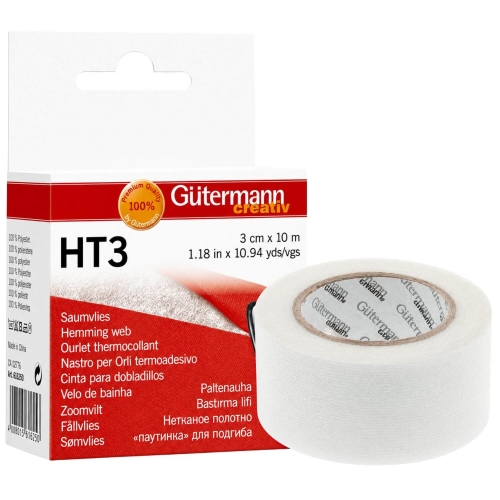 Taśma termoprzylepna Gutermann HT3 podczas zaprasowywania pomiędzy warstwami czerwonej tkaniny. Zdjęcie pokazuje praktyczne zastosowanie produktu przy podwijaniu materiału bez dodatkowego przeszycia.