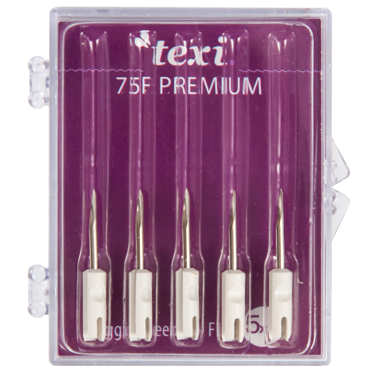 Igły do pistoletu Texi 75F premium w przezroczystym opakowaniu, pięć sztuk. Igły mają białe uchwyty i cienkie, metalowe końcówki. Widoczne napisy texi i 75F PREMIUM na fioletowym tle opakowania.