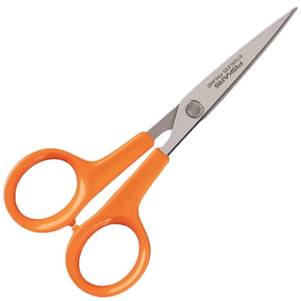 Nożyczki krawieckie Fiskars 1005153, długość 13 cm, z metalowym ostrzem i pomarańczowymi, ergonomicznymi uchwytami. Mienią się błyszczącą powierzchnią, idealne do precyzyjnego cięcia nitek.