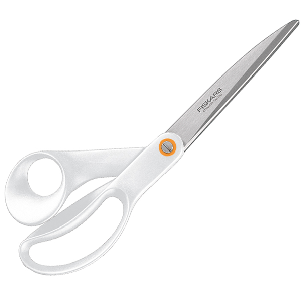 Nożyce krawieckie Fiskars Functional Form 1020414 o długości 24 cm, z białymi plastikowymi rękojeściami i stalowym ostrzem. Rękojeść z okrągłym otworem dla wygodnego chwytu, widoczny napis „Fiskars” na ostrzu.