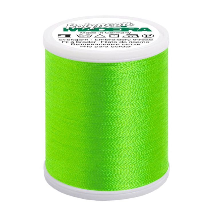 Nić hafciarska Madeira Polyneon 40 w kolorze jaskrawej limonki, o długości 1000 m. Zestawiony w prostokątnym plastikowym pojemniku, z widocznym logo producenta. Gładka tekstura, idealna do haftu, prezentująca intensywny, neonowy odcień zieleni.