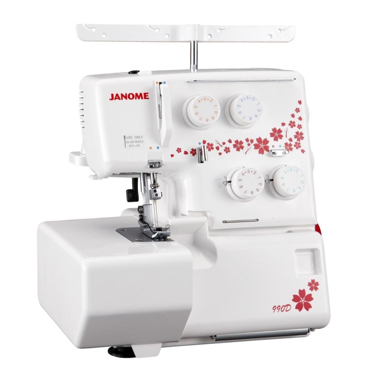 Owerlok Janome 990D w kolorze białym z czerwonymi detalami. Widoczne pokrętła regulacji i mechanizm szycia. Ujęcie frontalne, maszyna stojąca. Idealna do szycia i wykańczania materiałów.