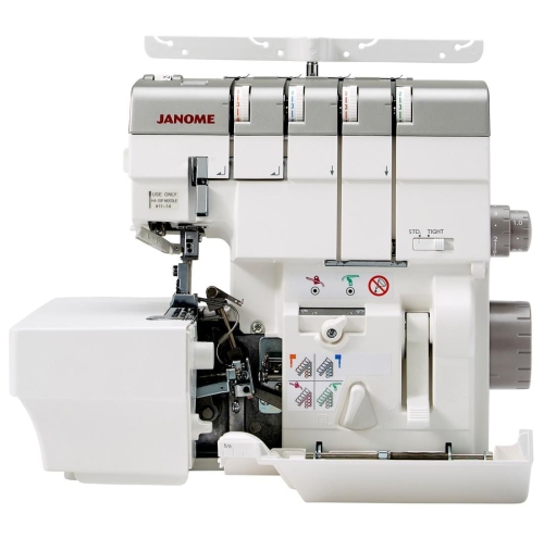 Owerlok Janome AT2000D Professional w kolorze białym, z metalowymi elementami. Widoczna strona z wbudowanym mechanizmem, pokrętłem regulacyjnym oraz oznaczeniami kolorów nici. Stojący, z otwartą osłoną, ukazujący wnętrze maszyny i detale konstrukcyjne.