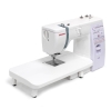 Stolik powiększający pole robocze do maszyn Janome HD523, 415, 419S, 423S. Biały, prostokątny, z czterema stabilnymi nóżkami. Umożliwia wygodne szycie na większej powierzchni. Stolik zamontowany obok maszyny, widoczny z boku.