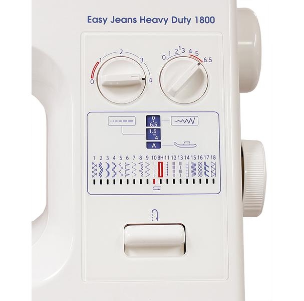 Panel maszyny do szycia Janome HD1800 Easy Jeans z pokrętłami do wyboru ściegów i długości, oznaczeniami na niebieskim tle oraz widocznymi wzorami ściegów. Kolor biały, z wyraźnymi napisami i symbolami.