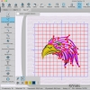 Program Janome Artistic Digitizer Full z interfejsem do projektowania haftów. Widoczne narzędzia, siatka z czerwonymi liniami oraz kolorowy wzór orła z detalami. Wymiary projektu: 99 mm szerokości, 84,9 mm wysokości, 4 kolory, 15700 ściegów.