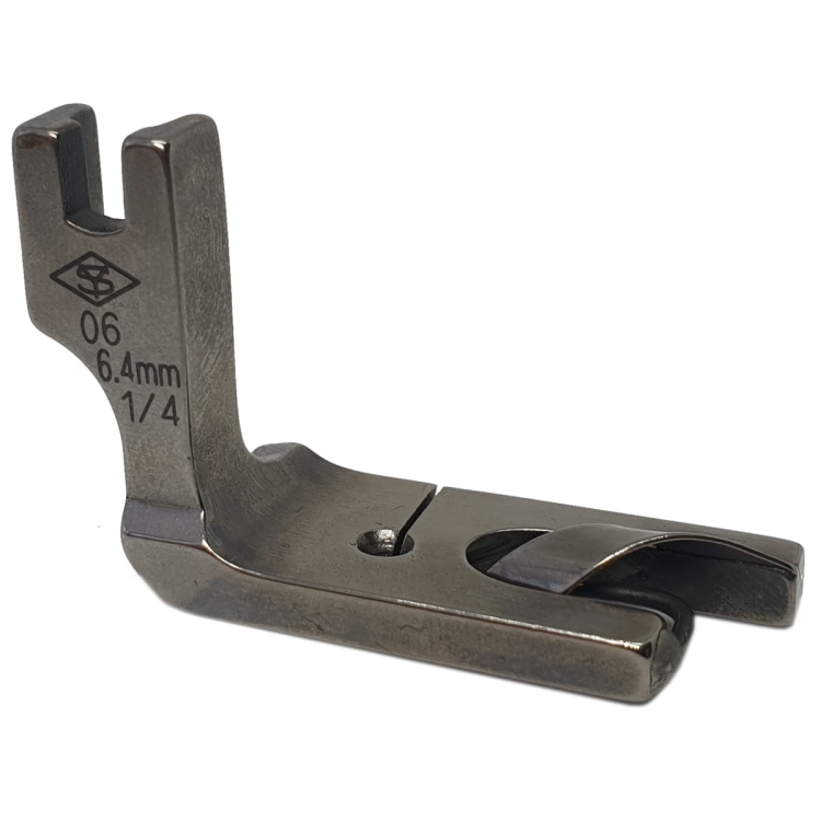 Stopka do podwijania zwijająca 6,4 mm, wykonana z metalowego materiału, o prostokątnym kształcie. Widoczne oznaczenia 06 oraz 6.4 mm. Produkt położony na białym tle, w pozycji leżącej, z wyraźnym detalem uchwytu i szczeliny do podwijania.