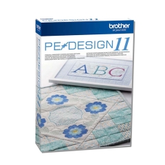 Oprogramowanie Brother PE-Design 11 do projektowania haftów, w opakowaniu. Na górnej części widoczny zarys projektu z literami ABC, na dole przykład haftu z niebieskimi kwiatami na jasnym tle. Logo Brother na górze opakowania.