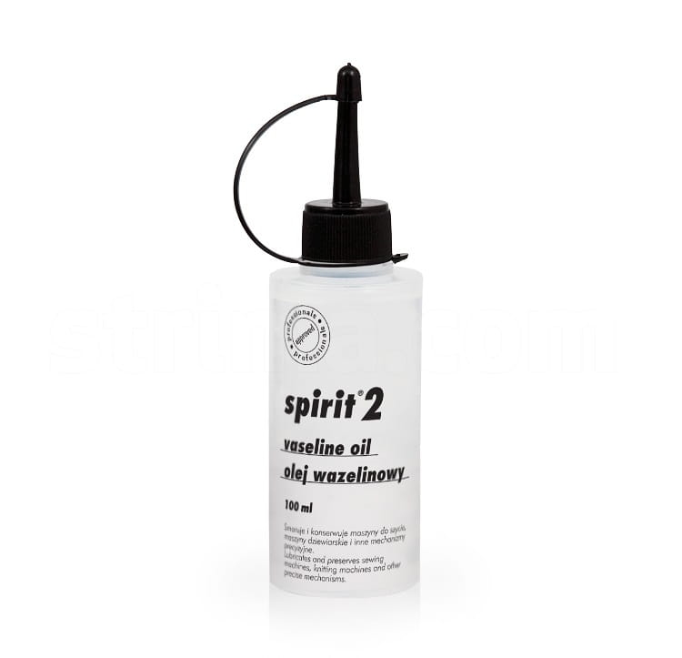 Olej wazelinowy Spirit 2 w butelce o pojemności 100 ml. Przezroczysta butelka z czarną zakrętką i aplikatorem. Widoczne napisy spirit 2, olej wazelinowy oraz 100 ml.