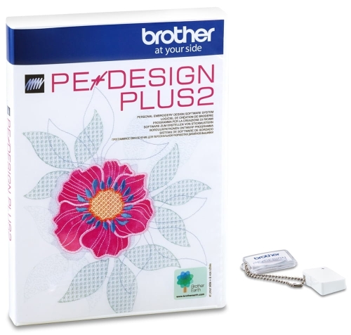 Oprogramowanie Brother PE-Design Plus 2 w opakowaniu, z kolorowym wzorem kwiatowym na froncie. Widoczny klucz USB z logo Brother. Tło białe, z napisem PE-DESIGN PLUS 2 w różnych językach, dostępne informacje o systemie projektowania haftów.