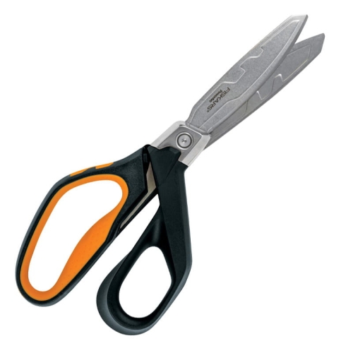 Profesjonalne nożyczki krawieckie Fiskars Heavy Duty Pro o długości 26 cm, z ostrzami ze stali nierdzewnej. Uchwyt w kolorze czarnym z pomarańczowymi akcentami, ergonomiczny design. Zbliżenie na ostrza i uchwyty, stojące w pozycji otwartej.