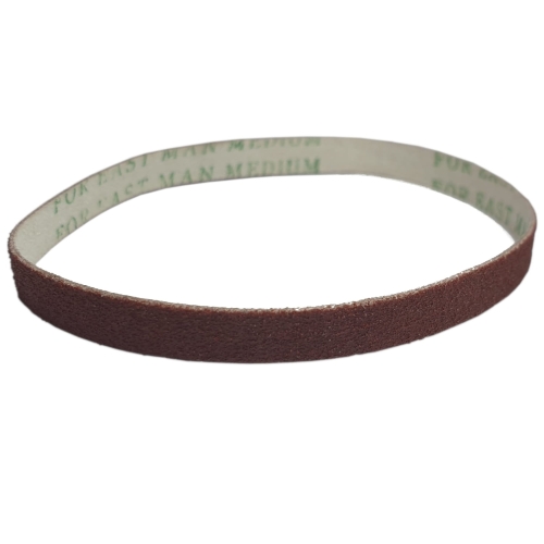 Pasek ostrzący 181C2-2 średnioziarnisty, o wymiarach 220x7 mm, w brązowym kolorze, przeznaczony do noża pionowego. Widoczny jest z boku, z gładką stroną wewnętrzną z napisem.
